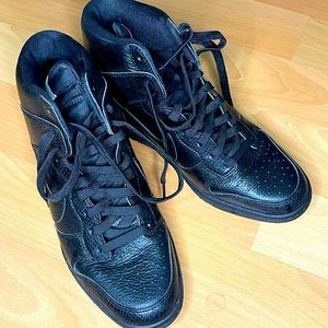 Women’s Nike Wedge sneaker